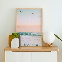 cuadro volando sobre el mar marco premium chapado en roble 30x40 cm
