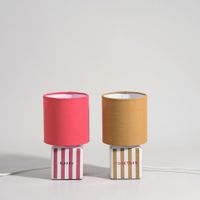 set de 2 lamparas de gres a rayas con pantallas crema