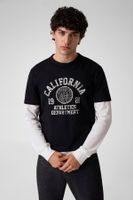 camiseta con logo estampado
