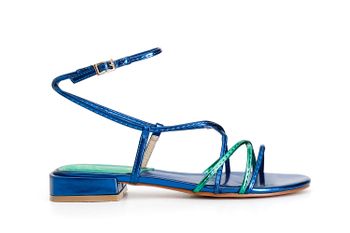 sandalias tipo esclava efecto laminado cobalto
