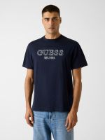 camiseta logo bordado