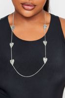 collar plateado con corazones