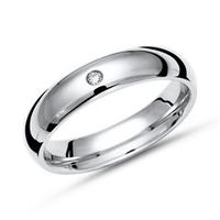 anillo brillante de titanio de 4 mm de ancho con diamante