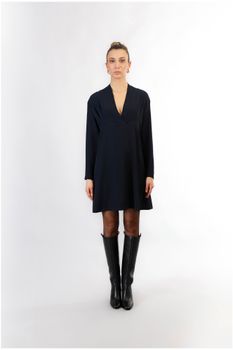 vestido con pliegues en el escote. black