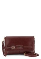 clutch efecto piel brillante con detalle bordeaux