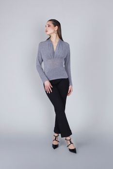 camiseta de mezcla de cachemira con escote drapeado grey