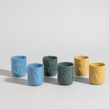 Caja de 6 tazas de gres con flor en relieve