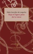 bajo el ligero peso de la nieve