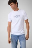 camiseta con logo estampado