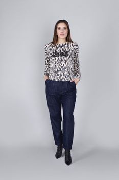 suéter de cuello redondo estampado con pedrería multi animalier