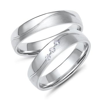 Alianzas de oro blanco o platino con 3 diamantes