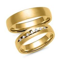 alianzas de oro con 7 diamantes
