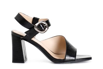 sandalias guilda asimétricas de charol black