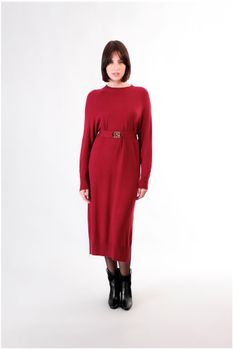 vestido de punto con fajín bordeaux