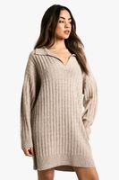 vestido holgado de punto con cuello beige