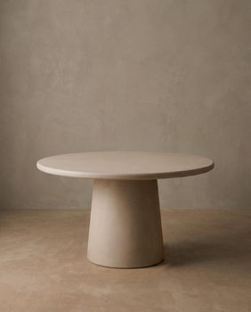 Mesa de comedor redonda de microcemento tono beige 120x75cm