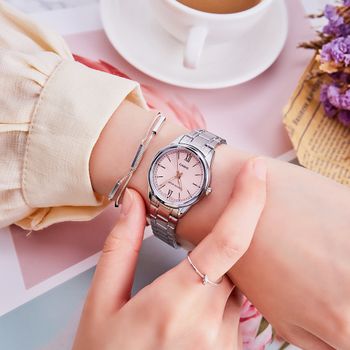 Reloj Casio de cuarzo para mujer con tira de acero Reloj de moda para una precisión elegante LTP-V005D-4B2/7B2