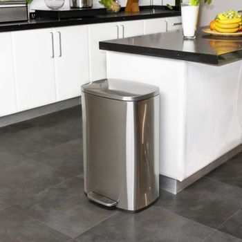 Cubo de basura de cocina de pedal plata  50l