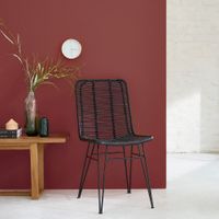 silla de ratan y metal negra