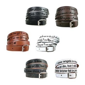 Pulsera de cuero con cierre de hebilla y grabado
