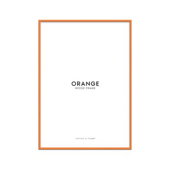 Marco de madera naranja con acrílico - a3