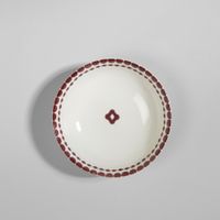 plato hondo de ceramica blanca con motivos