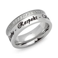 anillo de acero inoxidable parcialmente pulido con grabado laser