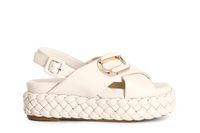 sandalias cruzadas con fondo trenzado y complemento butter