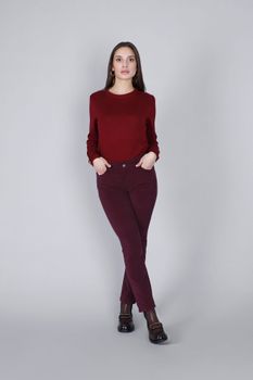 pantalones teñidos en prenda de corte entallado burgundy