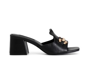 zapatilla de piel con accesorio black