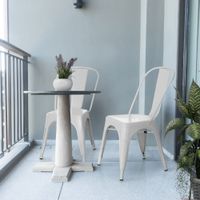 silla de metal sin apoyabrazos blanco