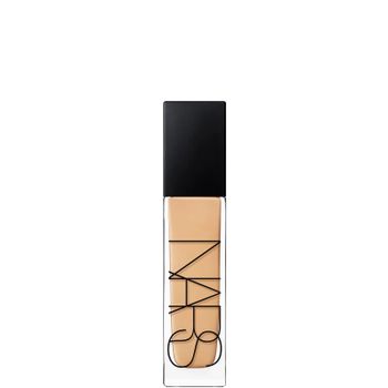 Base de maquillaje de resplandor natural de larga duración NARS Cosmetics (Varios tonos) - Sahel