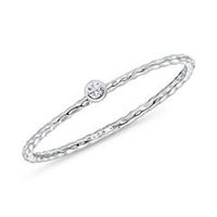 anillo para mujer en oro blanco de 14 quilates con topacios blancos