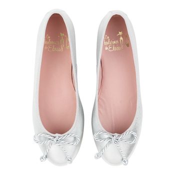 Bailarina plana de piel metalizada color plata.