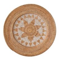 plato decorativo de ratan beige con detalles blancos 70 cm