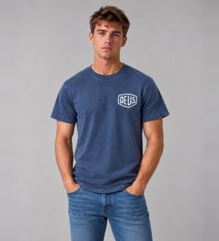 Deus Ex Machina para hombre. D263MTS127 Camiseta Shield Gd azul (XL), Casual, Manga corta, Algodón Reciclado