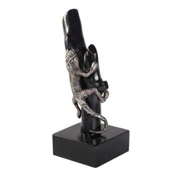 Figura de lagarto de madera y aluminio con soporte negro y plata