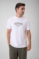 camiseta con logo bordado