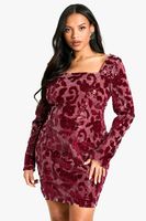 vestido plus ajustado con damasco y escote cuadrado rojo