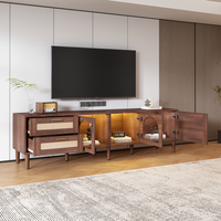 mueble de tv de madera marron con 2 cajones de ratan 2 puertas de cristal curvado 1 puerta de ratan iluminacion led diseno moderno 180x40x50cm