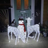 ciervo cierva y muneco de nieve iluminados