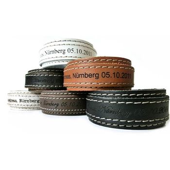 Pulsera de cuero con grabado láser incluido