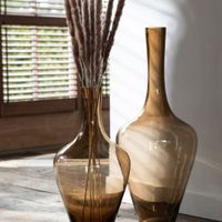 jarron de vidrio marron de 29x29x71 cm