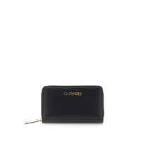 cartera de doble cremallera con efecto saffiano y letras black