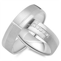 alianzas 8 quilates oro blanco 5 diamantes