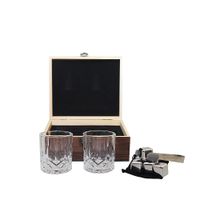cofre de whisky en madera con 2 vasos bolsa de hielo y pinza