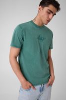camiseta con logo bordado