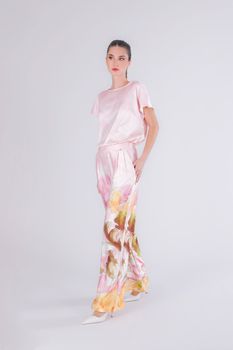 pantalones palazzo de satén estampado pink gradient flower