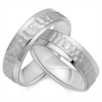 alianzas 8 quilates oro blanco con diamante