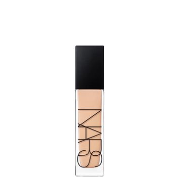 Base de maquillaje de resplandor natural de larga duración NARS Cosmetics (Varios tonos) - Yukon